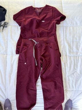 Figs Women's Scrub Set - Burgundy Track Pants & V-Neck Top